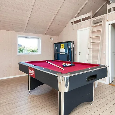 Family Fun With Hot Tub - By Traum