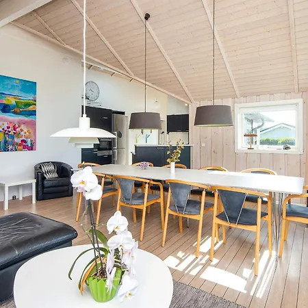 Family Fun With Hot Tub - By Traum