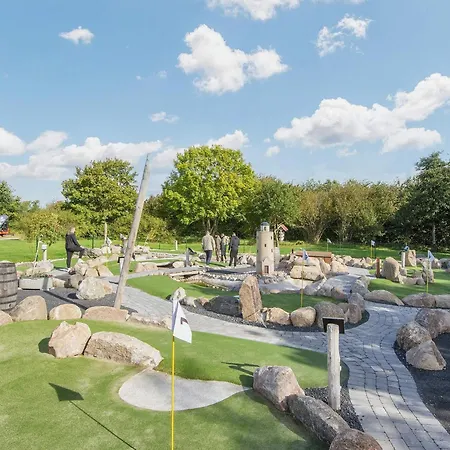 Family Fun With Hot Tub - By Traum