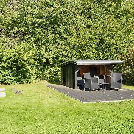 Family Fun With Hot Tub - By Traum