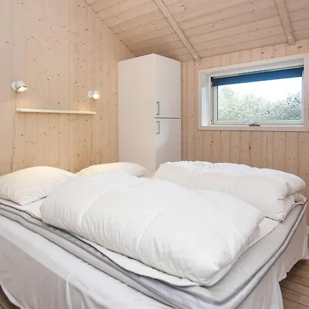 Family Fun With Hot Tub - By Traum *