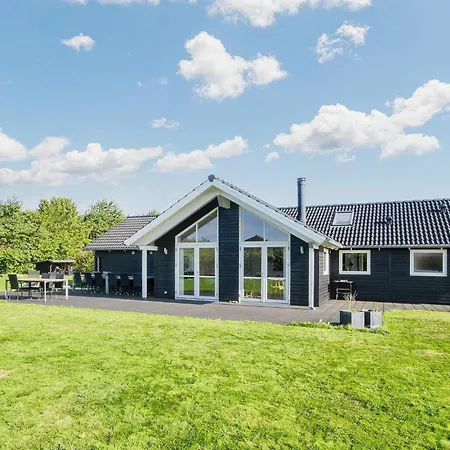 Family Fun With Hot Tub - By Traum Nedre Lysabild