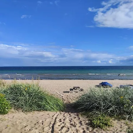 Family Fun With Hot Tub - By Traum