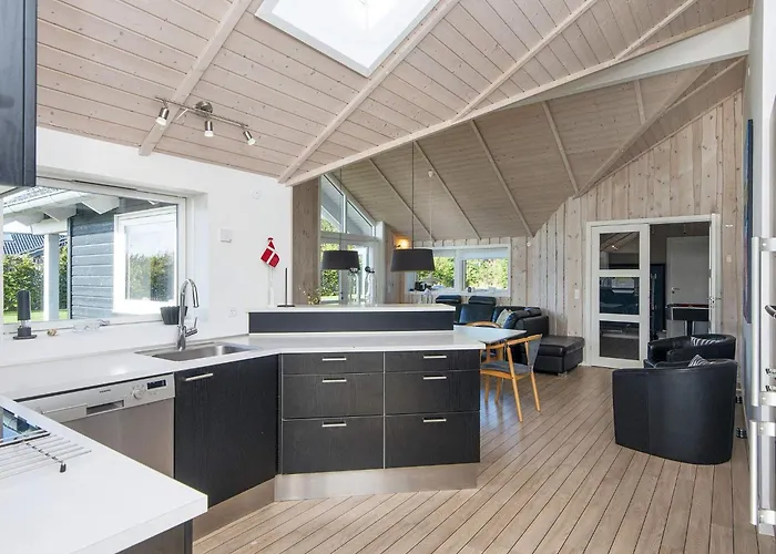 Family Fun With Hot Tub - By Traum