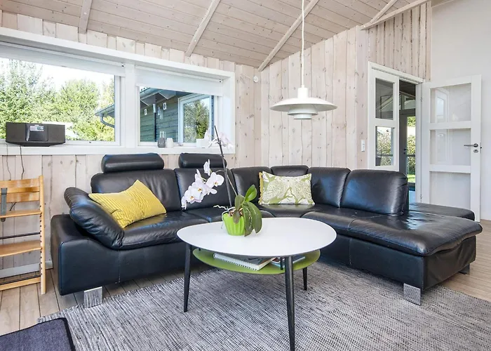 Family Fun With Hot Tub - By Traum Holiday home Nedre Lysabild