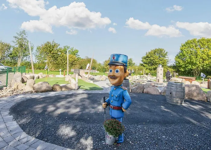 Family Fun With Hot Tub - By Traum *