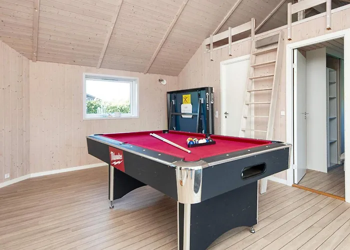 Family Fun With Hot Tub - By Traum