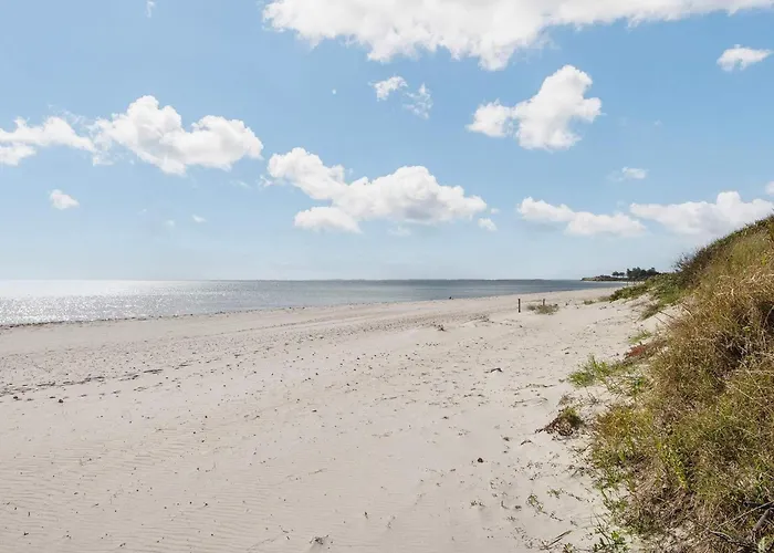 Family Fun With Hot Tub - By Traum *