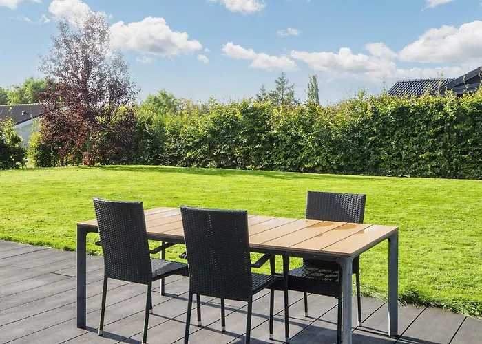 Family Fun With Hot Tub - By Traum *