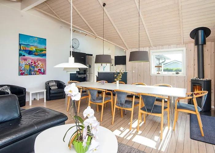 Family Fun With Hot Tub - By Traum