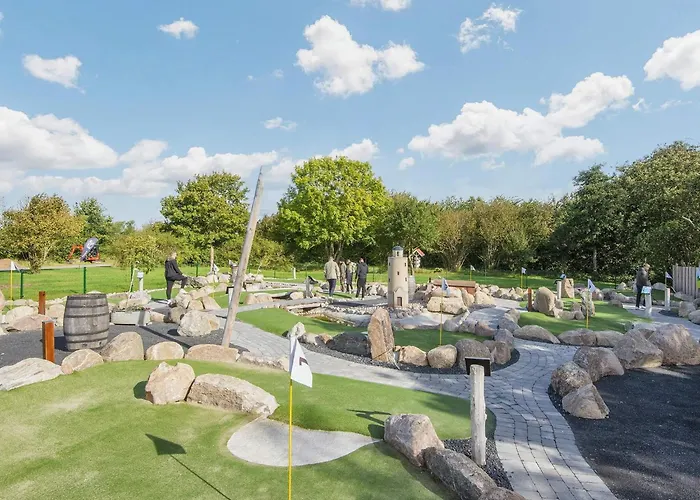 Family Fun With Hot Tub - By Traum