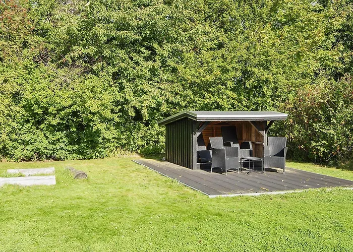 Family Fun With Hot Tub - By Traum